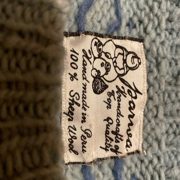 Peruvian Sweater - Picture 2 of 4